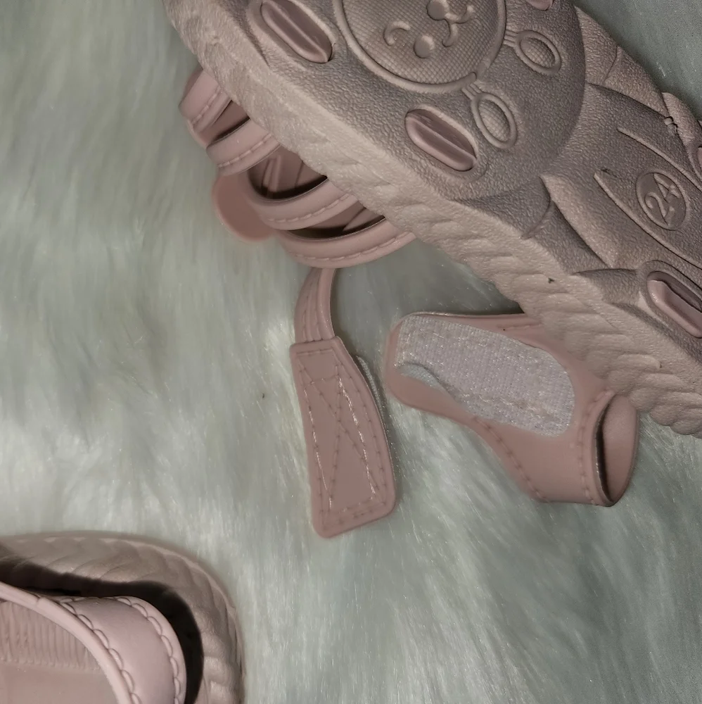 NWOT !! TODDLER SANDALS - Picture 5 of 7